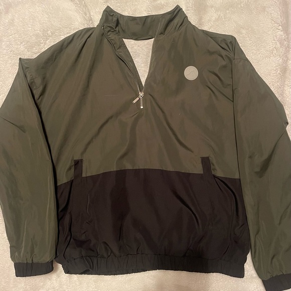 Zyia forest patch pocket 1/4 zip, size medium - Picture 3 of 4